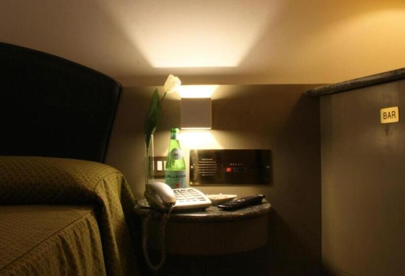 스탠다드 룸, Motel 2000