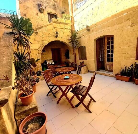 اتاق استاندارد سه نفره, Majsi Indoor Heated Pool B&b