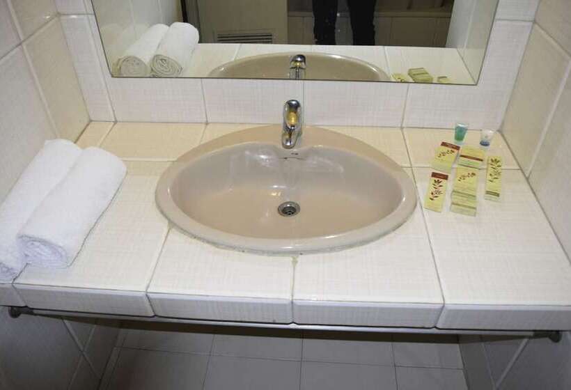 Standard Room, Carlton Tower Hotel Lahore