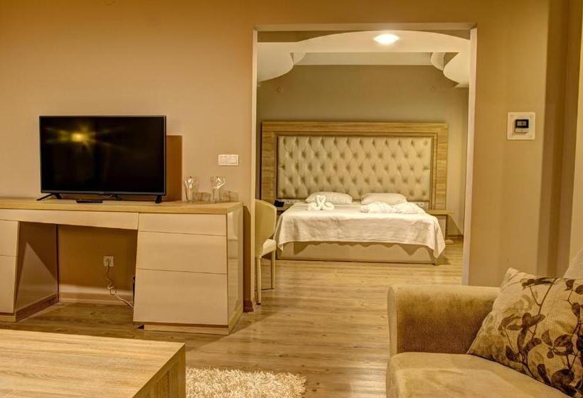 스위트, Mirage Hotel   Struga