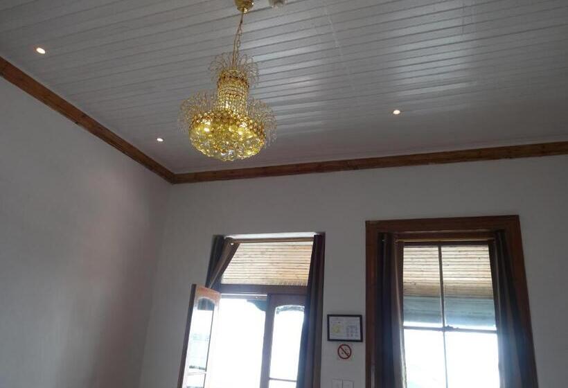 Люкс Deluxe Кровать Кинг, Central Hotel Guest House