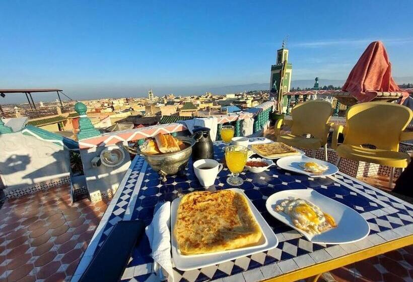 اتاق راحتی سه تخته, Riad Malak