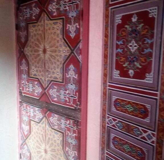 اتاق راحتی سه تخته, Riad Malak