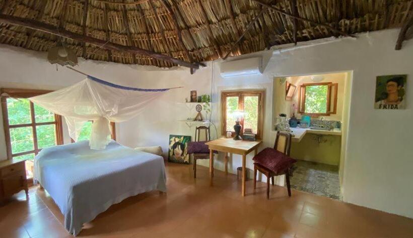小室, Gardenhotel Macan Ché B&b