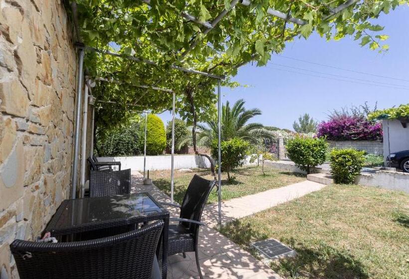 Трехместный Номер Стандарт Вид на Сад, Villa Helga Exotic