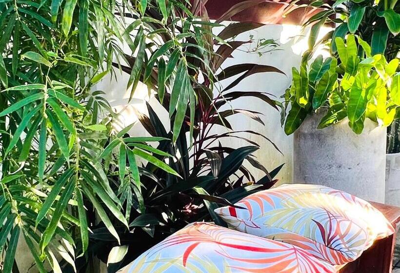 اتاق استاندارد با چشم‌انداز باغ, Villa Famiri Boutique