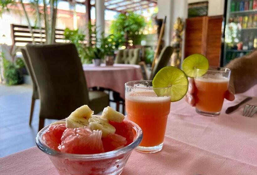اتاق استاندارد با چشم‌انداز باغ, Villa Famiri Boutique