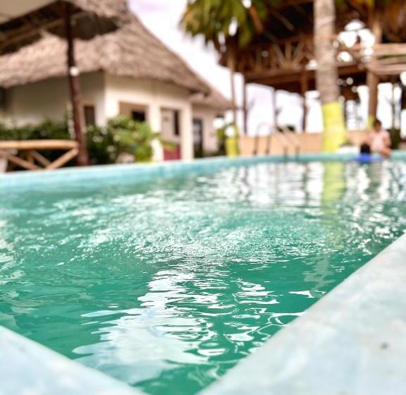 غرفة قياسية مزودة بشرفة مطلة على الحديقة, Jambiani White Sands Bungalows