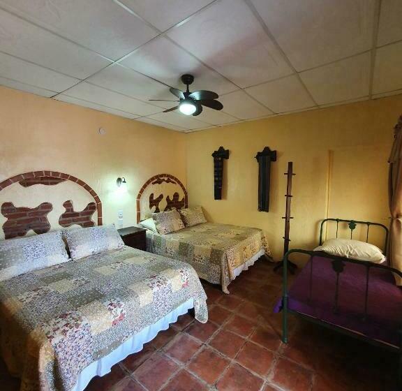اتاق استاندارد سه نفره, Un Hotel En La Antigua