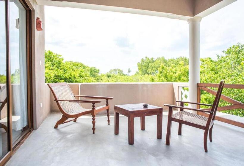 إستوديو قياسى مزودة بتراس, Nagenahira Beach Villa