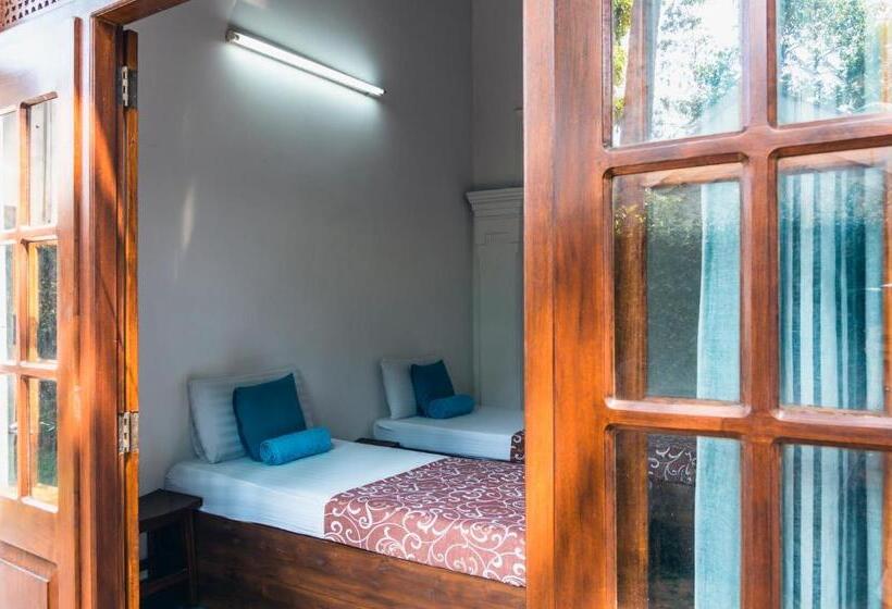 带共用浴室的标准房间, Hostel First