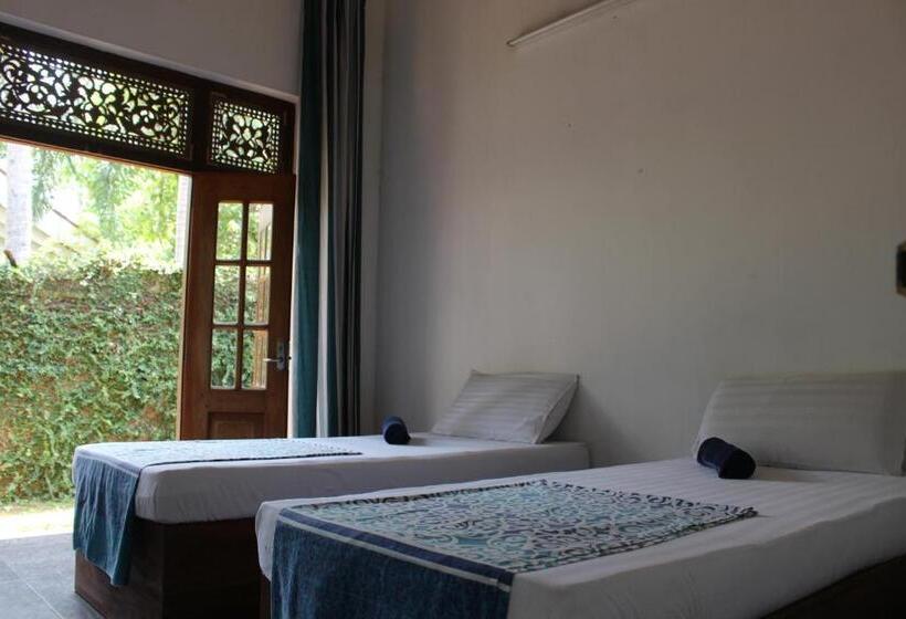 带共用浴室的标准房间, Hostel First