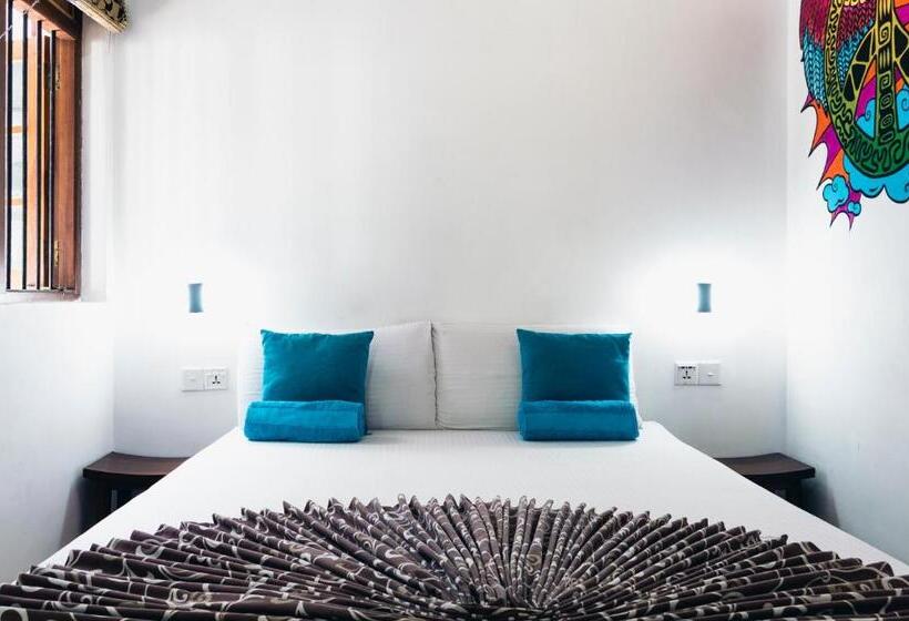 带共用浴室的标准房间, Hostel First