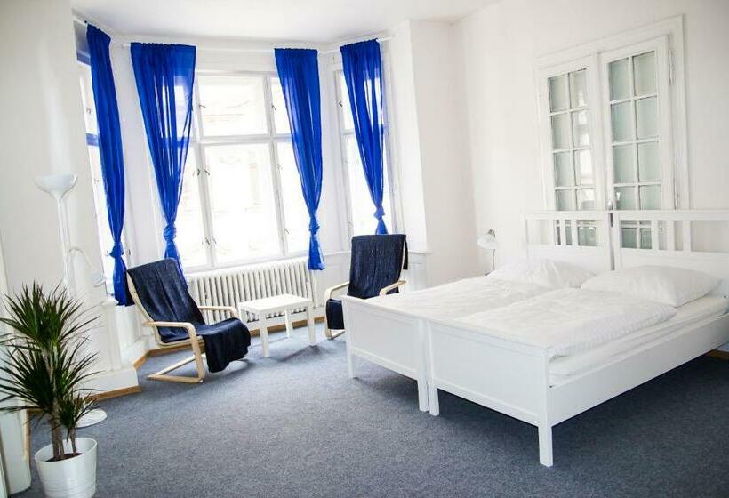 اتاق استاندارد با سرویس بهداشتی مشترک, Hostel Franz Kafka