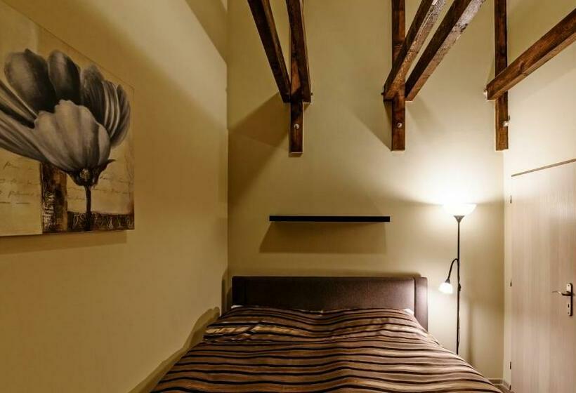 اتاق دوبلکس, Dům U Pikové Desítky