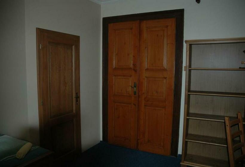 اتاق استاندارد, Mrázek