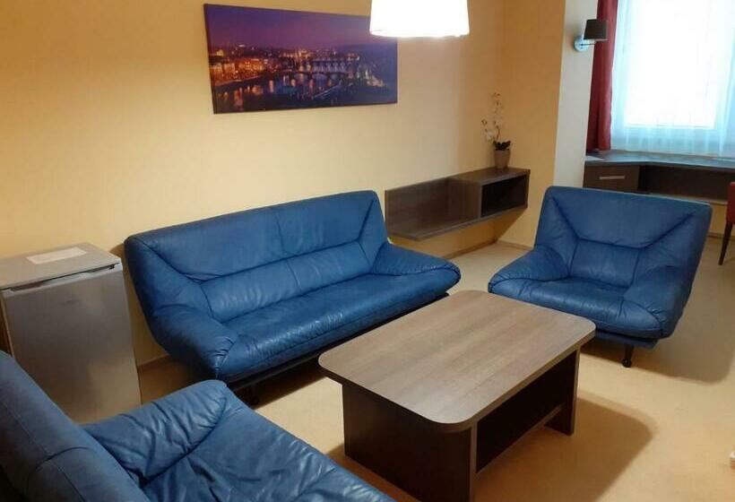 סוויטה דלוקס, Uno