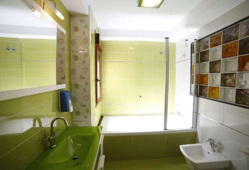 带共用浴室的标准房间, Zendoira   Hostel