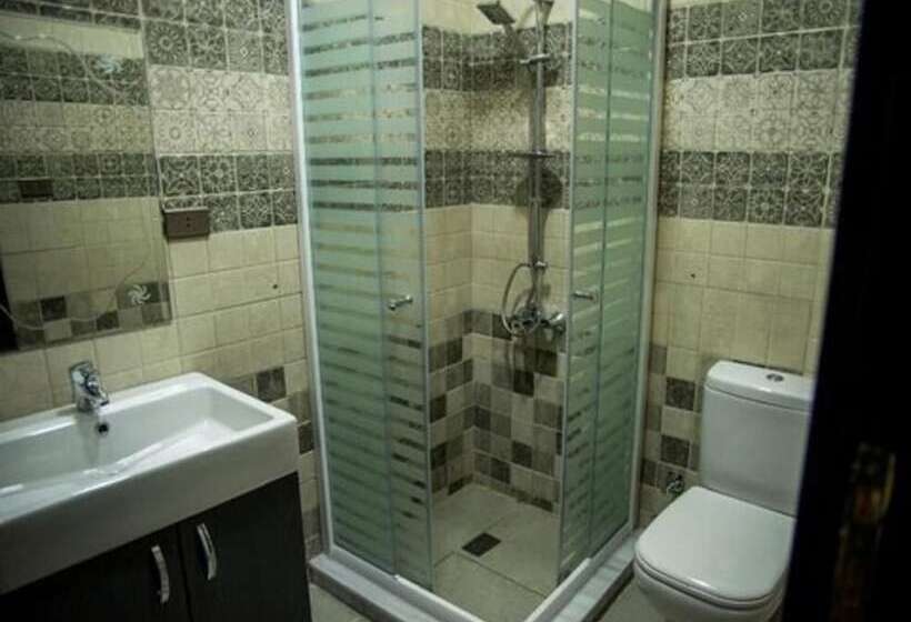 اتاق استاندارد سه نفره, Egyptian Night Hostel