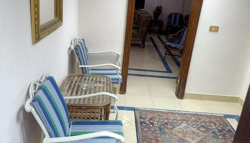 سوئیت با چشم‌انداز رودخانه, Minya Compound Of The Armed Forces