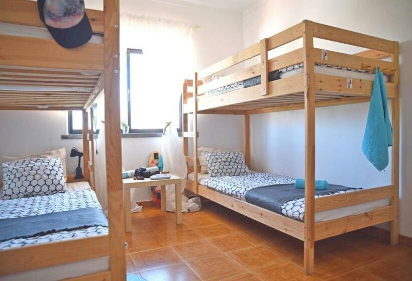 Четырехместный Номер Стандарт, Surf House Peniche