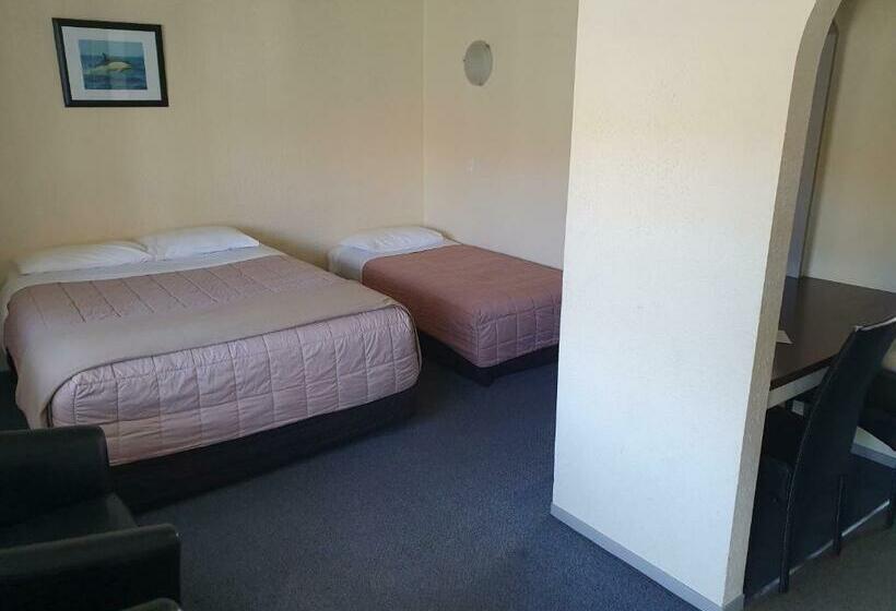 Семейный Номер, Cortez Motel