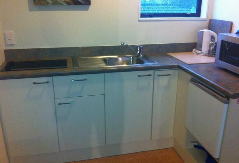 استودیوی استاندارد, Darfield Motel