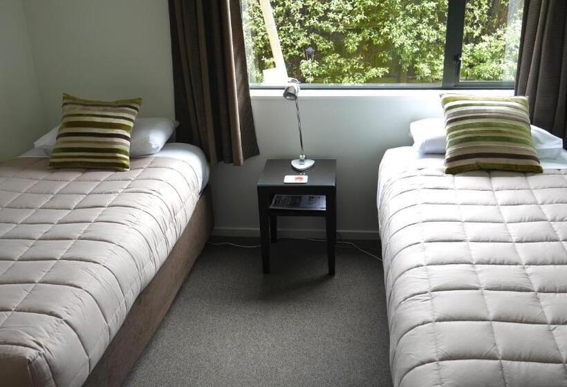 오두막, Darfield Motel