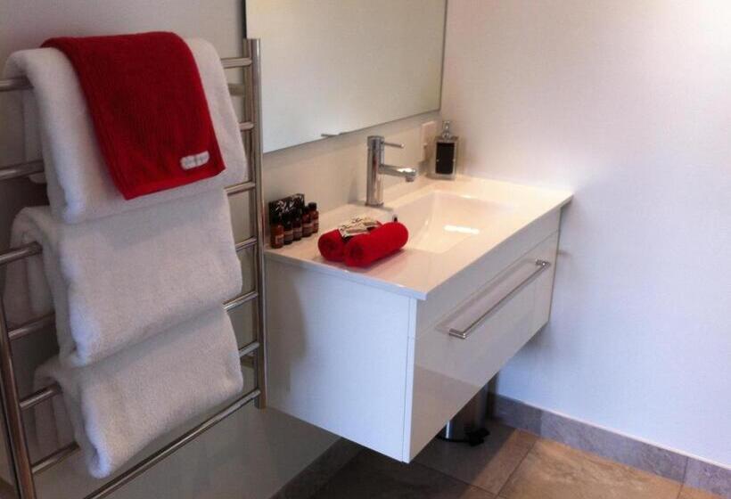 استودیوی استاندارد, Darfield Motel