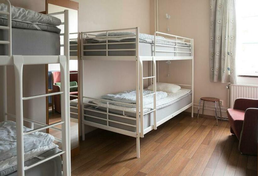 اتاق استاندارد سه تخته با سرویس بهداشتی مشترک, Kvibergs Vandrarhem   Hostel