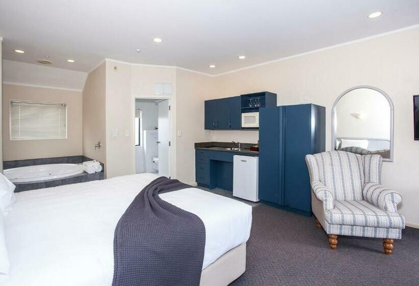 Студия Стандарт, Te Mata Lodge