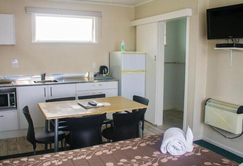 Семейный Номер, Palm Motel Waihi