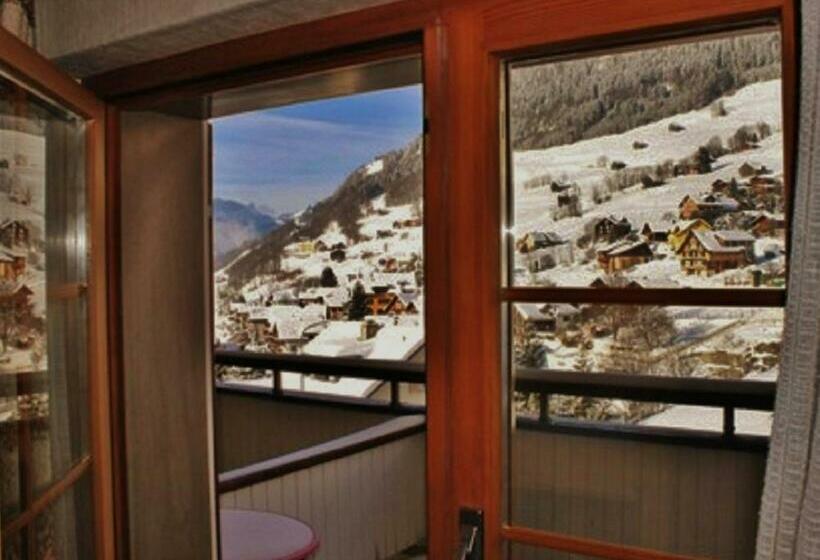 اتاق استاندارد با بالکن, Heidi Guesthouse Amden Sternen