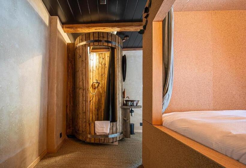 Семейный Номер, Peanut Medieval Lodge