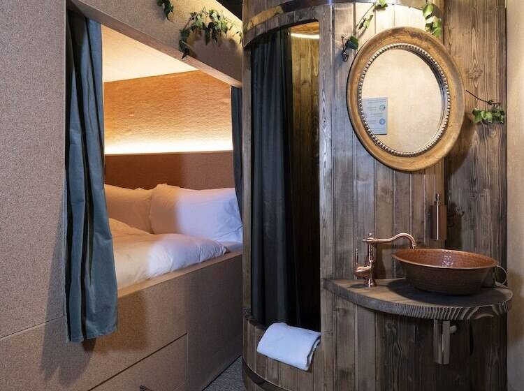 Номер Стандарт, Peanut Medieval Lodge