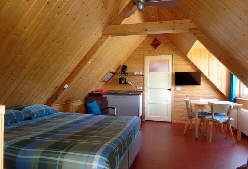 스탠다드 스튜디오, B&b En Vakantiehuisje Ursula