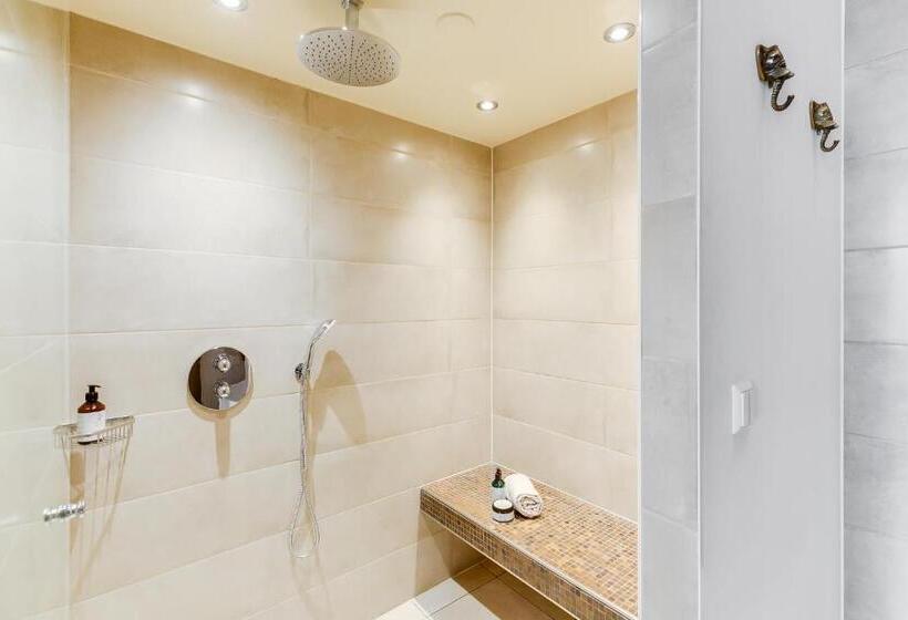 이그제큐티브 스위트, Brasss Hotel Suites