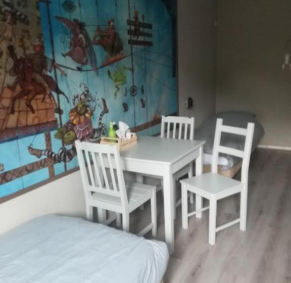 Четырехместный Номер Стандарт, Simplon Hostel