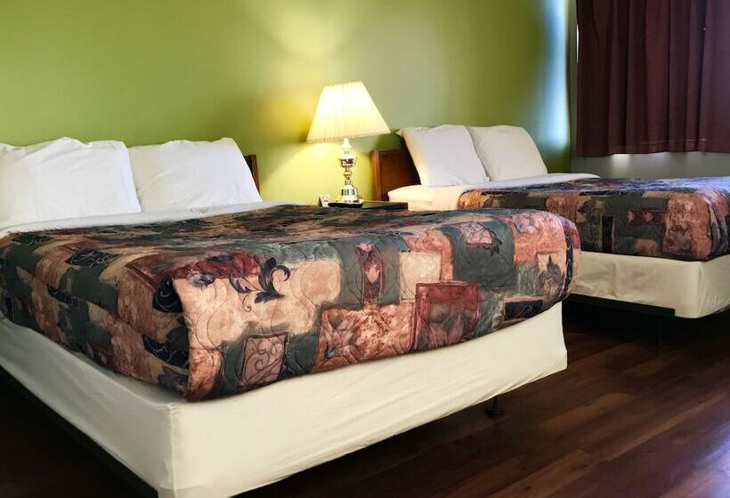 带2个双人床的标准工作室, Home Away Inn