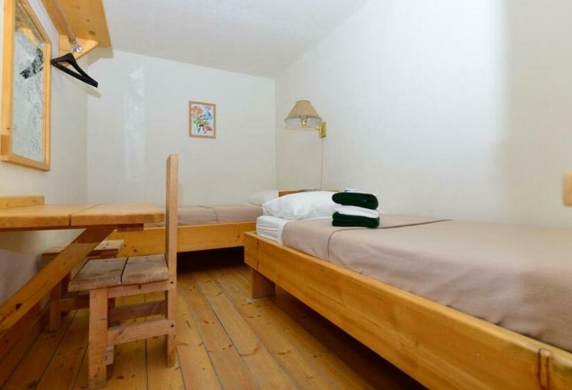 家庭间, The Bunkhouse