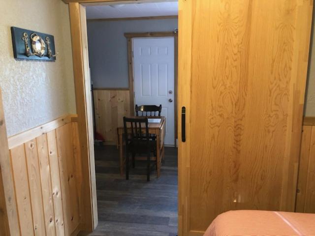 レイクビュースタンダードルーム, Jasper Way Inn Resort & Campground