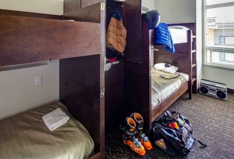 공용 욕실 구비 공동 객실 내의 침대, Hi Whistler   Hostel