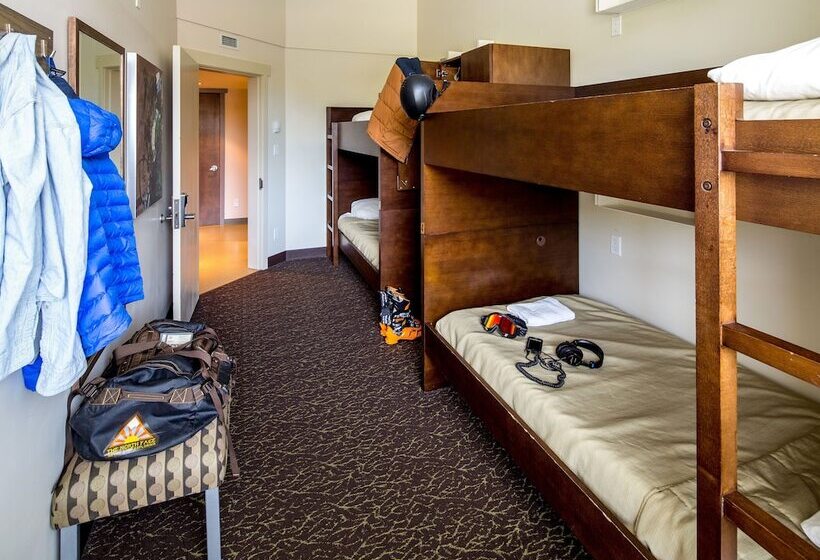 공용 욕실 구비 공동 객실 내의 침대, Hi Whistler   Hostel