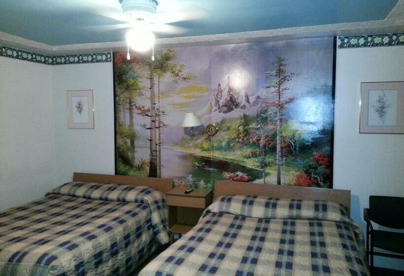 带2个双人床的标准工作室, Holiday Motel
