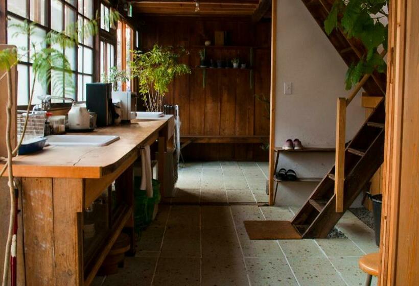 Семейный Номер Совместный Санузел, Hostel Saruya