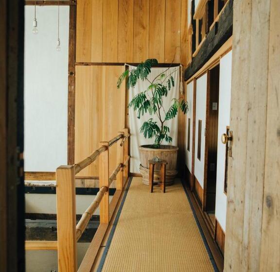 Семейный Номер Совместный Санузел, Hostel Saruya