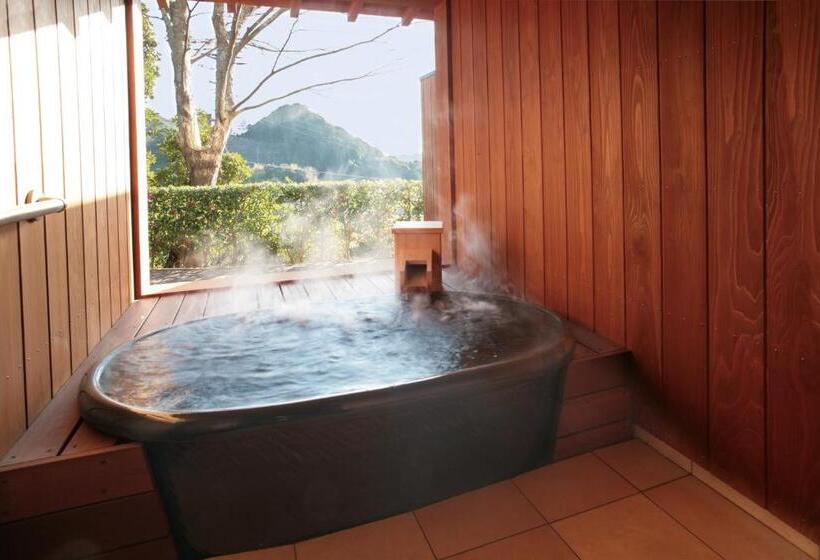 Quarto Estandar, Ryokusuitei