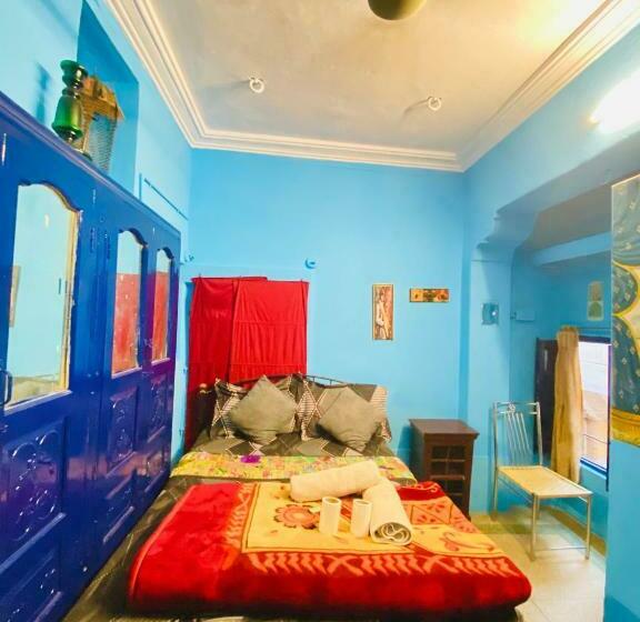 豪华房间, Bob Hostel