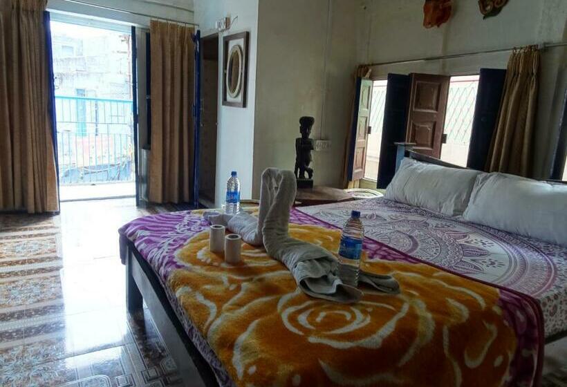 小型套房带阳台, Bob Hostel