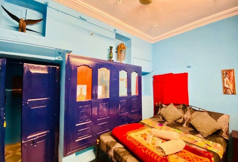 豪华房间, Bob Hostel